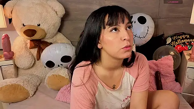 Snapshot of MeganAdamms chatting on October 2025 12:30:02 PM MeganAdamms online show from October 2025 12:30:02 PM