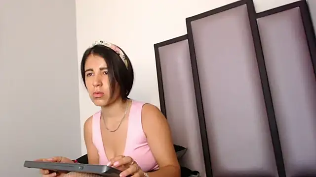 Lucy-23 online show from November 2025 04:13:01 AM