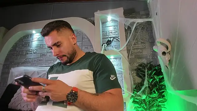 dominic de luca online show from October 2025 03:07:02 AM