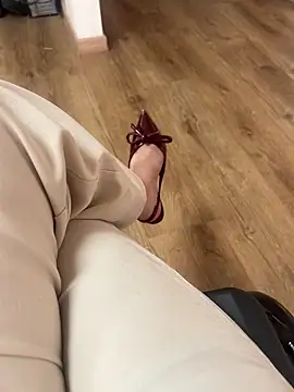 larsonbeverly online show from March 2026 06:33:01 PM