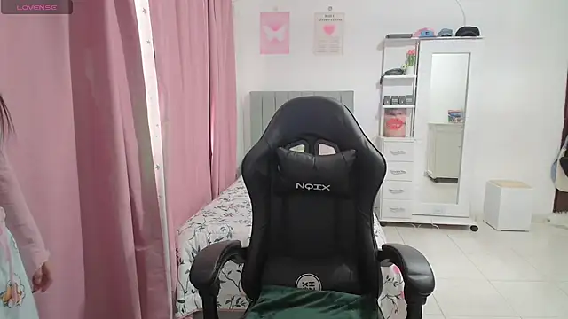 Snapshot of violetta_blackk chatting on February 2026 04:17:01 PM violetta blackk online show from February 2026 04:17:01 PM