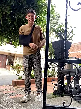 elfernh online show from October 2025 08:19:01 PM