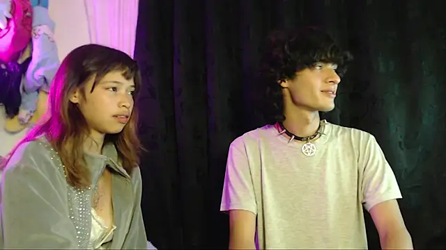 Snapshot of MixiPeach chatting on April 2026 02:17:01 AM MixiPeach online show from April 2026 02:17:01 AM