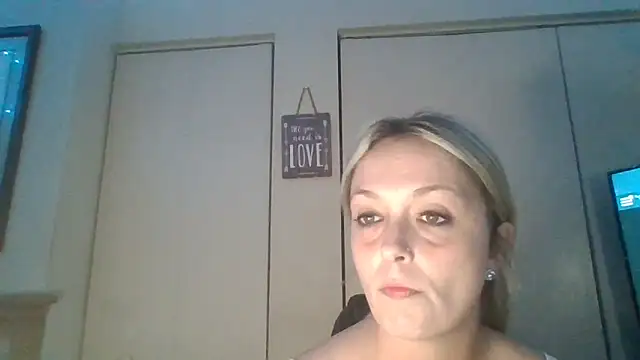 Candykissesxoxo online show from October 2025 05:50:02 AM