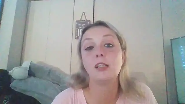 Candykissesxoxo online show from November 2025 07:22:01 AM