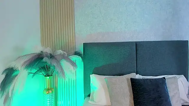 Laura Ivy online show from February 2026 12:28:01 PM