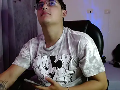 yesitwink  online show from March 2026 03:55:01 AM