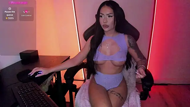 Snapshot of alisonrouge chatting on December 2025 07:42:01 PM alisonrouge online show from December 2025 07:42:01 PM