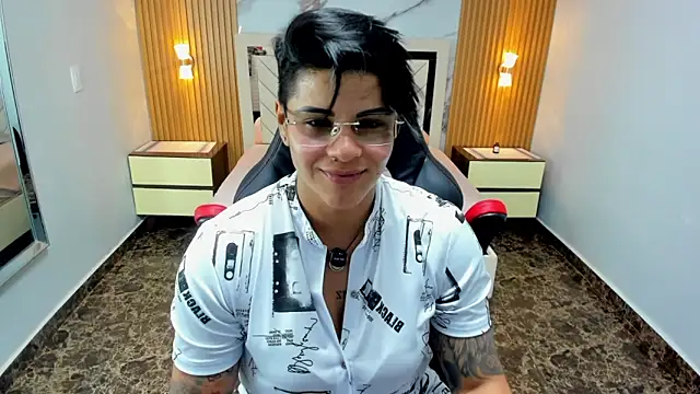 KAROLLJONES1 online show from April 2026 07:22:01 PM