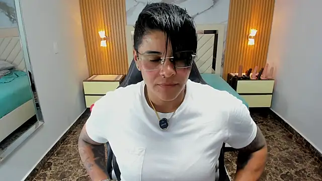 KAROLLJONES1 online show from April 2026 07:04:01 PM