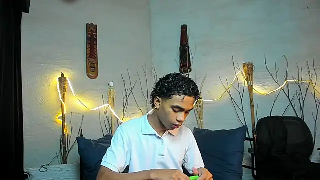 AlanCutee online show from February 2026 12:01:02 PM