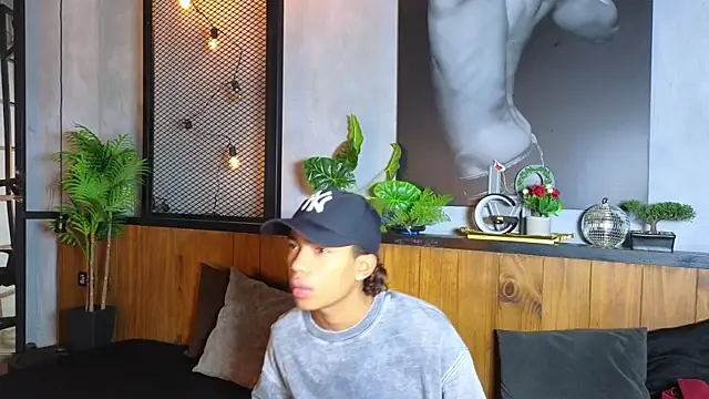AlanCutee online show from May 2026 01:05:02 PM
