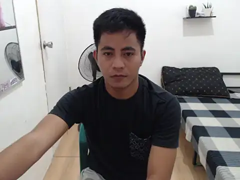 Snapshot of Lloyd_wintours chatting on October 2025 04:28:01 PM Lloyd wintours online show from October 2025 04:28:01 PM