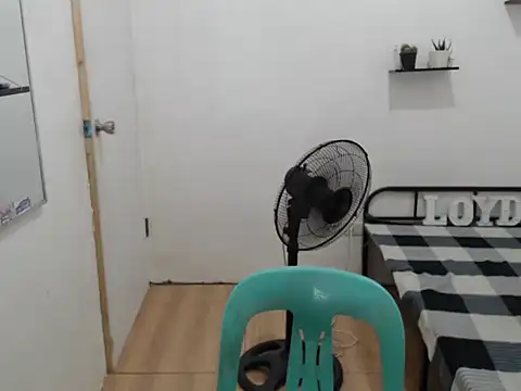 Snapshot of Lloyd_wintours chatting on October 2025 07:32:01 PM Lloyd wintours online show from October 2025 07:32:01 PM