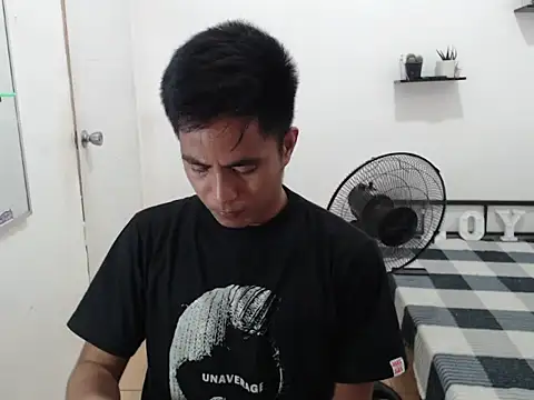 Snapshot of Lloyd_wintours chatting on October 2025 07:18:01 PM Lloyd wintours online show from October 2025 07:18:01 PM