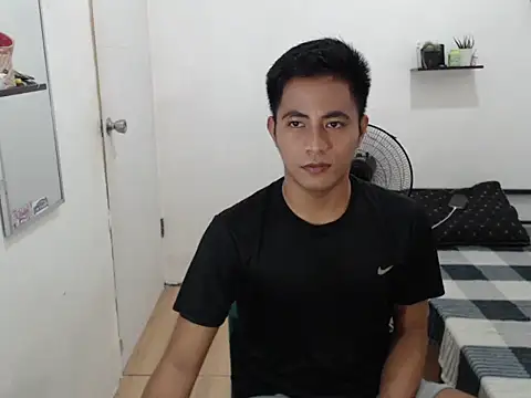 Snapshot of Lloyd_wintours chatting on October 2025 04:53:02 PM Lloyd wintours online show from October 2025 04:53:02 PM