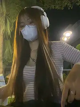   BabyShowPublic   online show from April 2026 03:17:02 PM