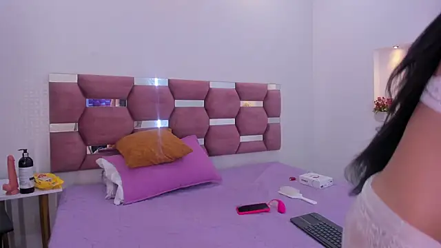 MelannyCollins   online show from October 2025 12:35:02 PM