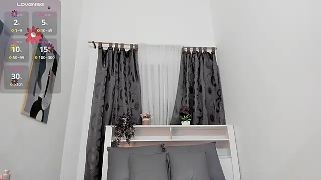 Mistt Mia online show from October 2025 12:17:01 PM