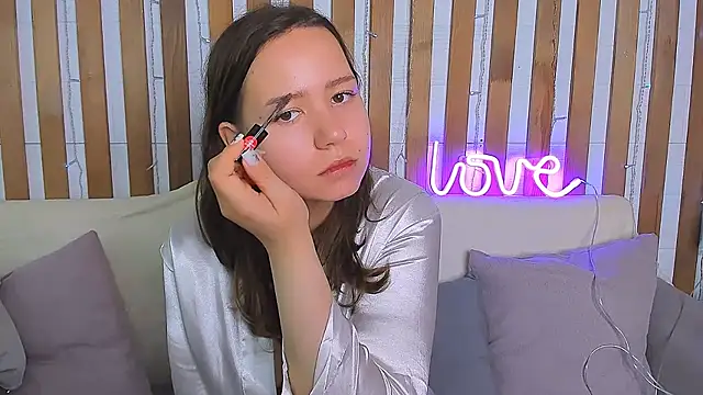 Laura Ellinss online show from September 2025 06:59:01 AM