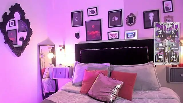 Snapshot of pinkk_deemon chatting on May 2026 01:05:02 PM pinkk deemon online show from May 2026 01:05:02 PM
