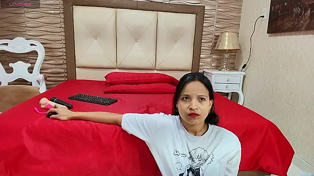 Miladiosa online show from March 2026 12:23:01 PM