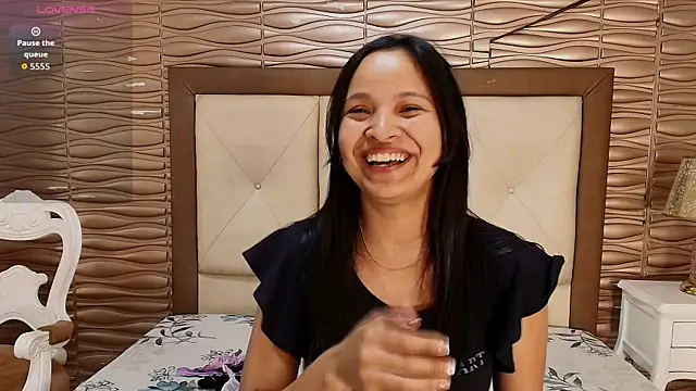 Miladiosa online show from April 2026 01:53:02 PM