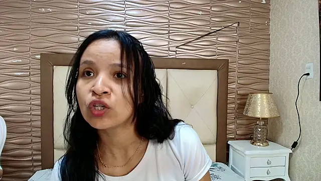 Miladiosa online show from May 2026 12:01:01 PM