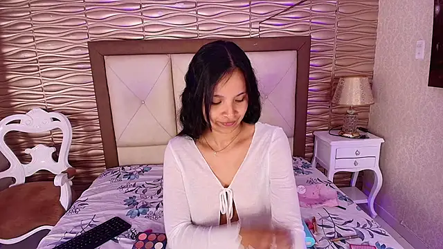 Miladiosa online show from May 2026 12:12:01 PM