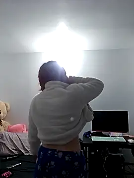 Snapshot of lunnaa_ chatting on November 2025 12:58:01 AM lunnaa online show from November 2025 12:58:01 AM