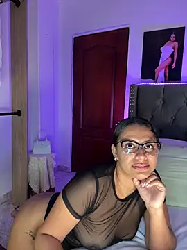 Snapshot of ema_zoe chatting on April 2026 12:02:02 AM ema zoe online show from April 2026 12:02:02 AM