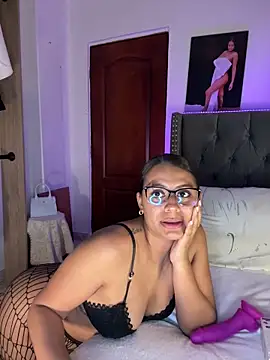 Snapshot of ema_zoe chatting on April 2026 11:55:02 PM ema zoe online show from April 2026 11:55:02 PM