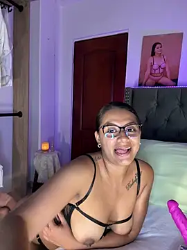 Snapshot of ema_zoe chatting on May 2026 11:55:02 PM ema zoe online show from May 2026 11:55:02 PM