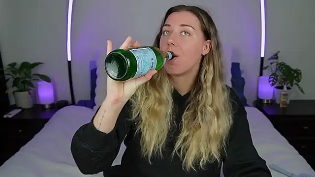 Snapshot of louiseberkeley chatting on October 2025 12:41:01 AM louiseberkeley online show from October 2025 12:41:01 AM