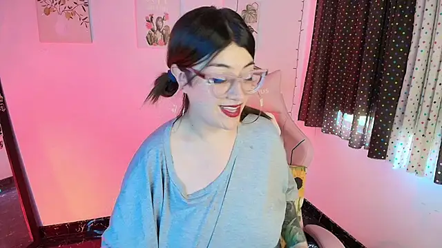 Snapshot of isaferrer06 chatting on December 2025 04:01:01 PM isaferrer06 online show from December 2025 04:01:01 PM