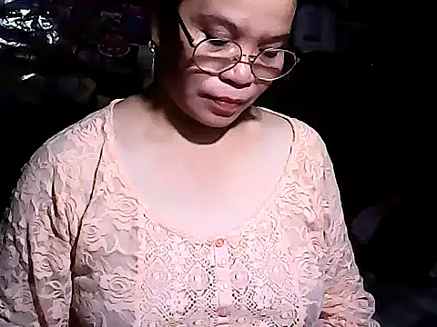 Snapshot of Adeline05 chatting on December 2025 09:18:01 AM Adeline05 online show from December 2025 09:18:01 AM