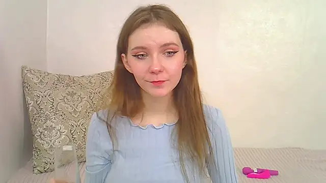 Snapshot of Little_L1ss chatting on February 2026 01:02:01 AM Little L1ss online show from February 2026 01:02:01 AM