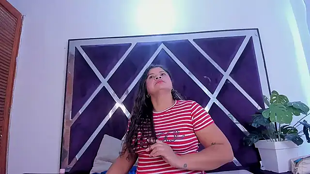 luzenaasm online show from September 2025 04:17:01 AM