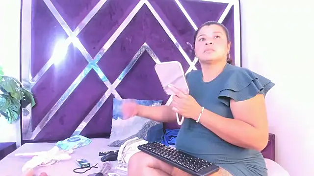 luzenaasm online show from October 2025 04:35:02 AM