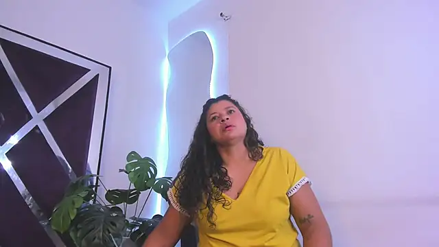 luzenaasm online show from November 2025 04:22:02 AM