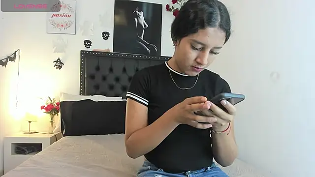 Snapshot of ScarlettVell chatting on October 2025 08:20:02 PM ScarlettVell online show from October 2025 08:20:02 PM