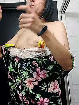 Snapshot of Emily_de_Carla chatting on October 2025 06:49:02 PM Emily de Carla online show from October 2025 06:49:02 PM