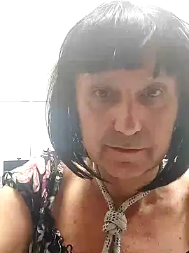 Snapshot of Emily_de_Carla chatting on October 2025 02:39:02 PM Emily de Carla online show from October 2025 02:39:02 PM