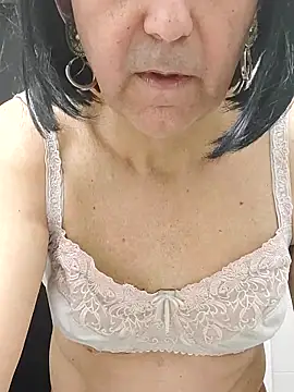 Snapshot of Emily_de_Carla chatting on November 2025 07:29:02 AM Emily de Carla online show from November 2025 07:29:02 AM