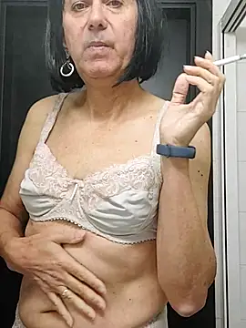 Snapshot of Emily_de_Carla chatting on November 2025 07:33:02 AM Emily de Carla online show from November 2025 07:33:02 AM