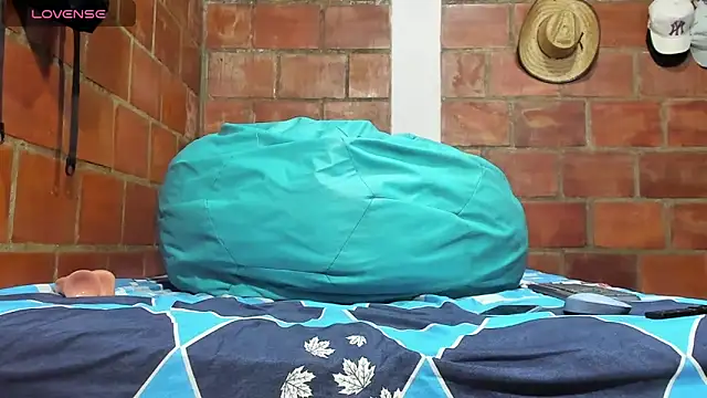 Snapshot of Luck_Andrew chatting on February 2026 02:32:01 PM Luck Andrew online show from February 2026 02:32:01 PM