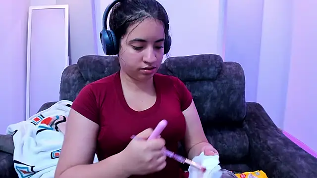 Nicol Chang online show from November 2025 07:54:01 PM