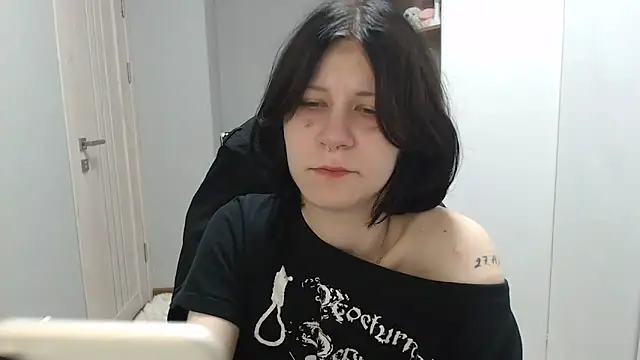 TinaQuiin online show from October 2025 08:01:01 AM