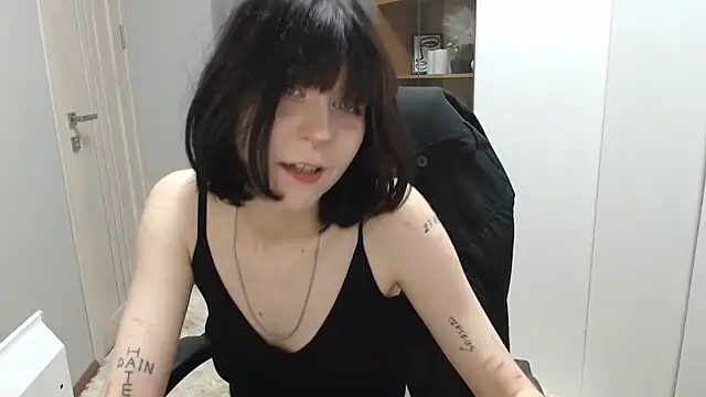 TinaQuiin online show from October 2025 08:02:02 AM