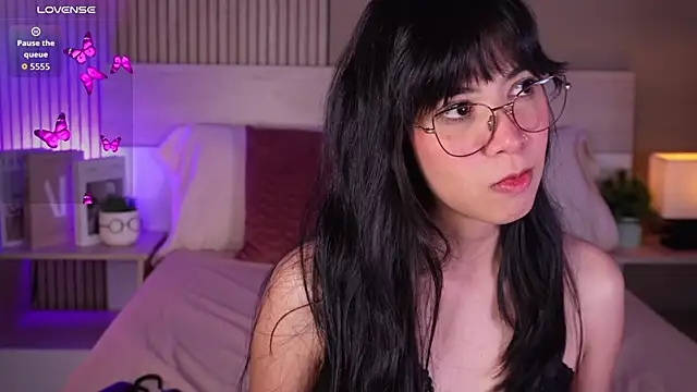 aprilqueenie online show from May 2026 07:43:01 PM